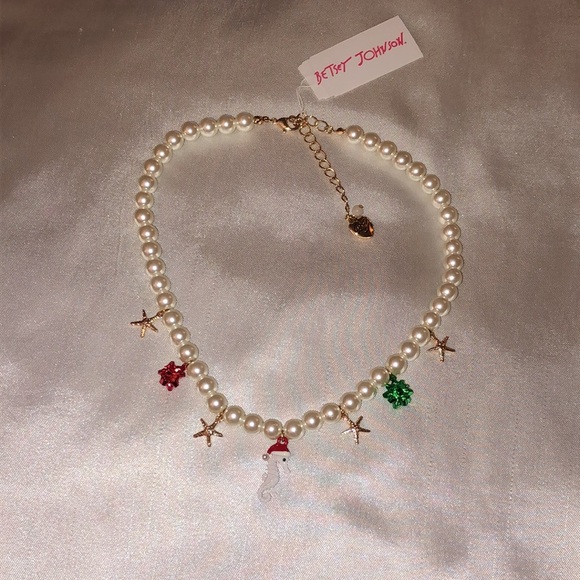 Betsey Johnson Faux Pearl Necklace + Bow, Starfish & Santa Seahorse Charms NWT - Picture 12 of 13